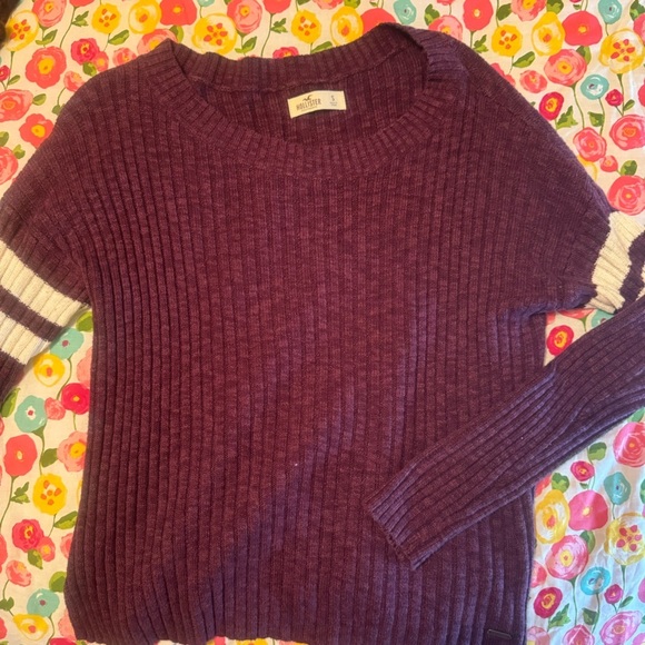 Hollister Sweaters - Small hollister maroon sweater